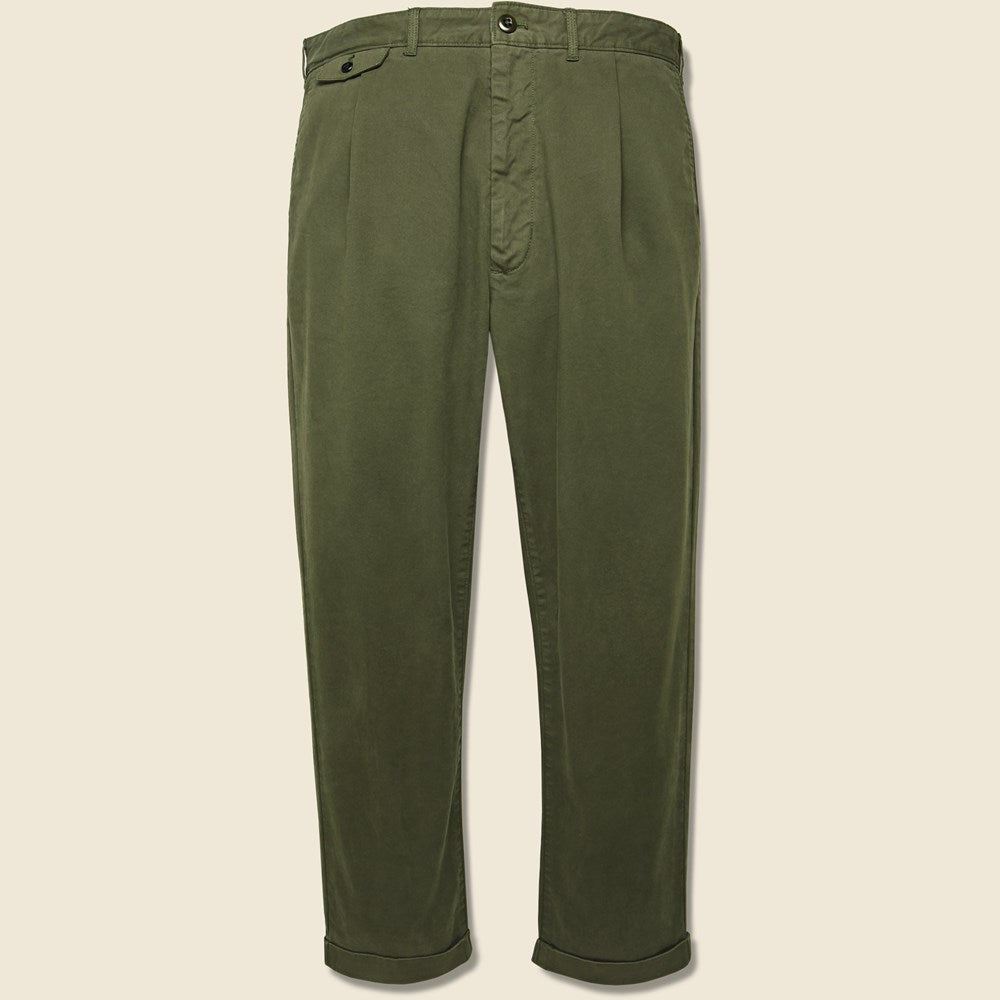 Standard Pleated Chino in Olive featuring a relaxed fit, front pleats, and soft cotton construction for everyday comfort.