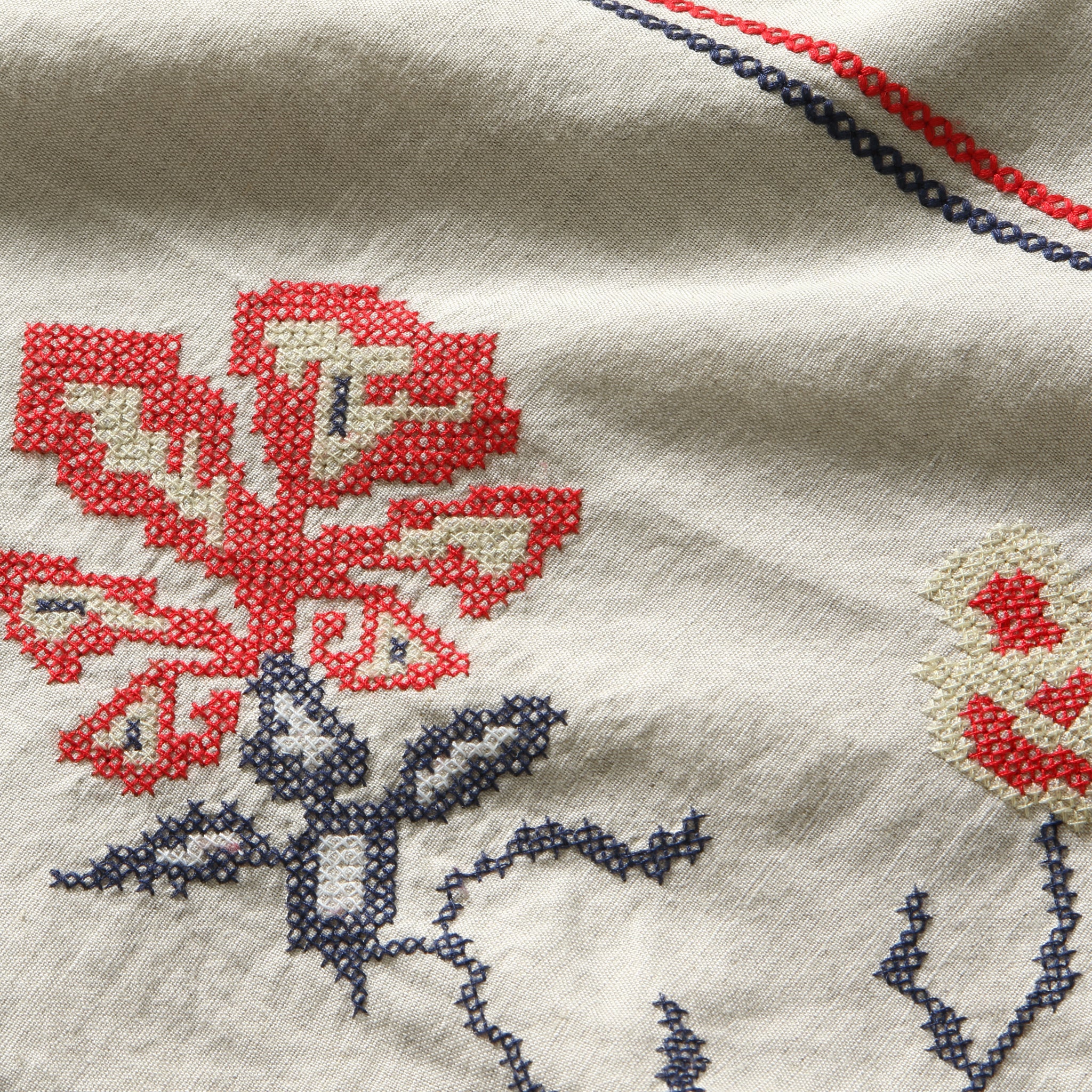 
                          Cross Stitch Camp Shirt - Ecru - Portuguese Flannel - STAG Provisions - Tops - S/S Woven - Floral
                        