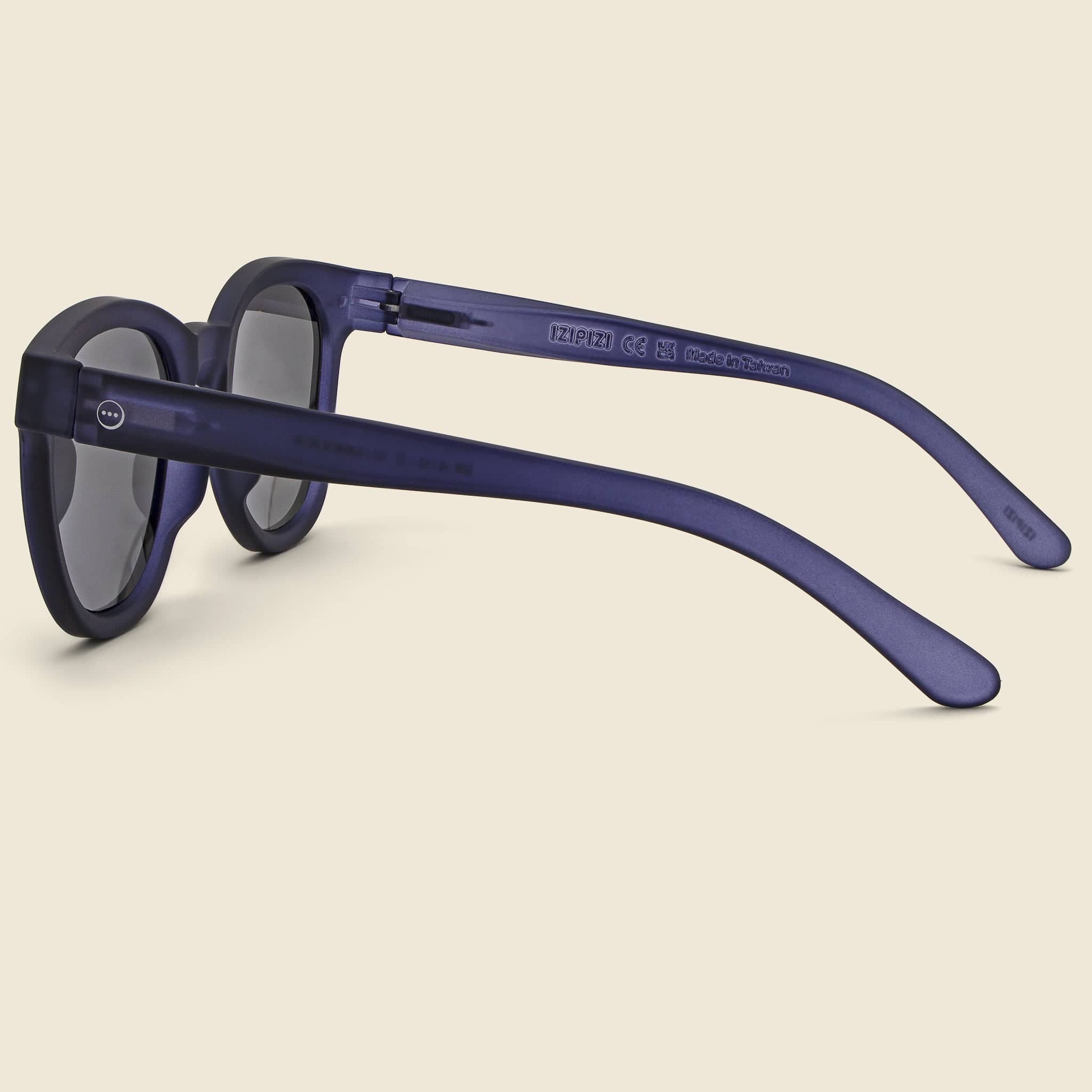
                          The Trapeze Oversize #N - Midnight Blue - Izipizi - STAG Provisions - Accessories - Eyewear
                        